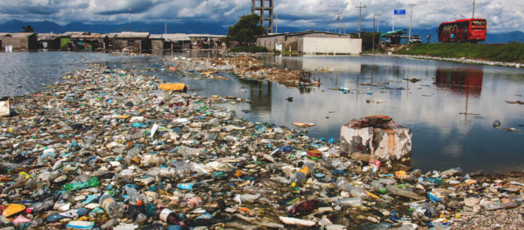 Noticia sobre contaminación en calles y fuentes hídricas